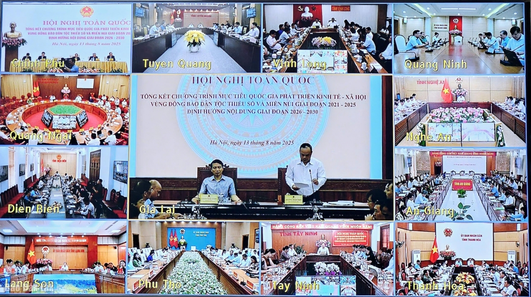 Hội nghị được tổ chức trực tiếp tại trụ sở Chính phủ và kết nối trực tuyến tới 34 tỉnh, thành phố trong cả nước. 