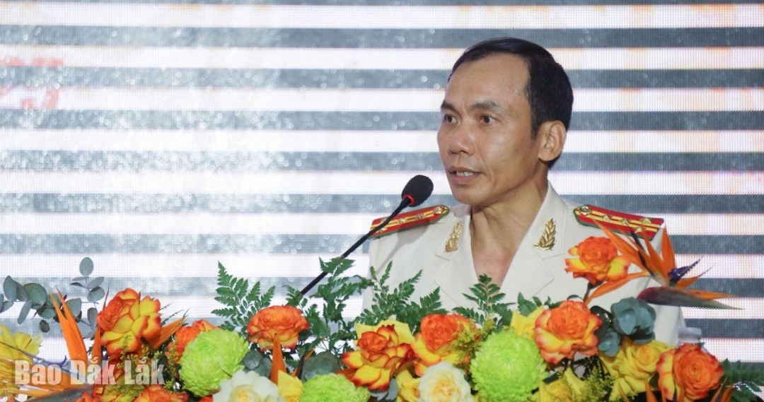 Đại tá Trần Quang Hiếu, Phó Bí thư Đảng ủy, Phó Giám đốc Công an tỉnh trình bày Báo cáo Chính trị.