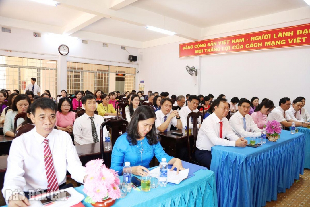 Các đại biểu tham dự hội nghị.