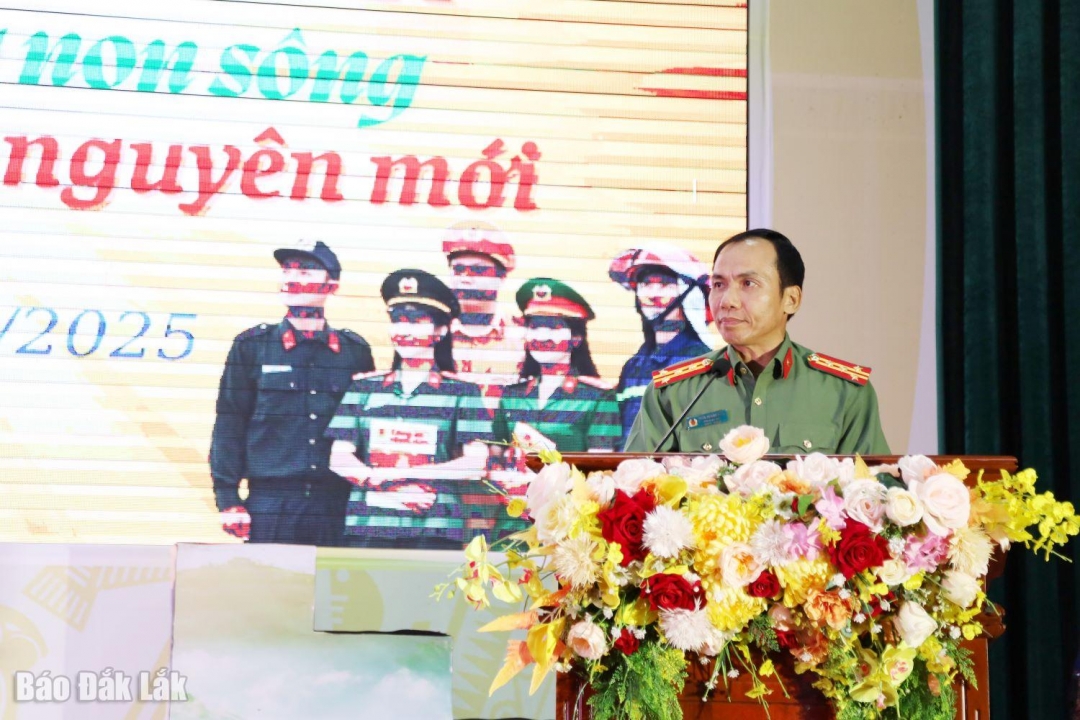 Đại tá Trần Quang Hiếu, Phó Giám đốc Công an tỉnh phát biểu khai mạc.