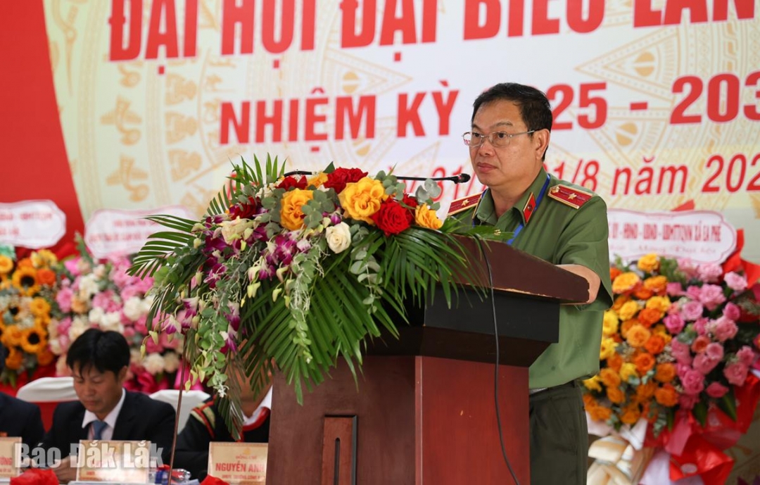 Thiếu tướng Phan Thanh Tám, Ủy viên Ban Thường vụ Tỉnh ủy, Giám đốc Công an tỉnh phát biểu chỉ đạo đại hội.