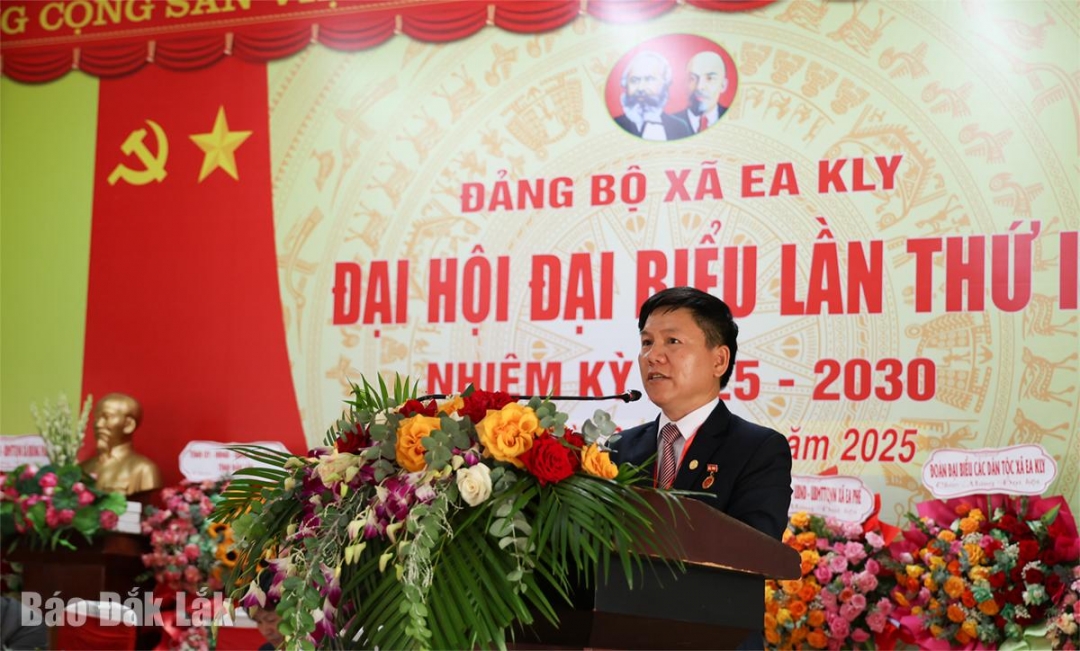 Bí thư Đảng ủy xã Ea Kly Nguyễn Văn Hoan phát biểu tiếp thu ý kiến chỉ đạo của Ban Thường vụ Tỉnh ủy.