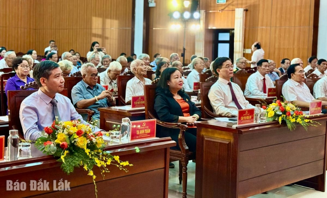 Các đại biểu tham dự buổi gặp mặt