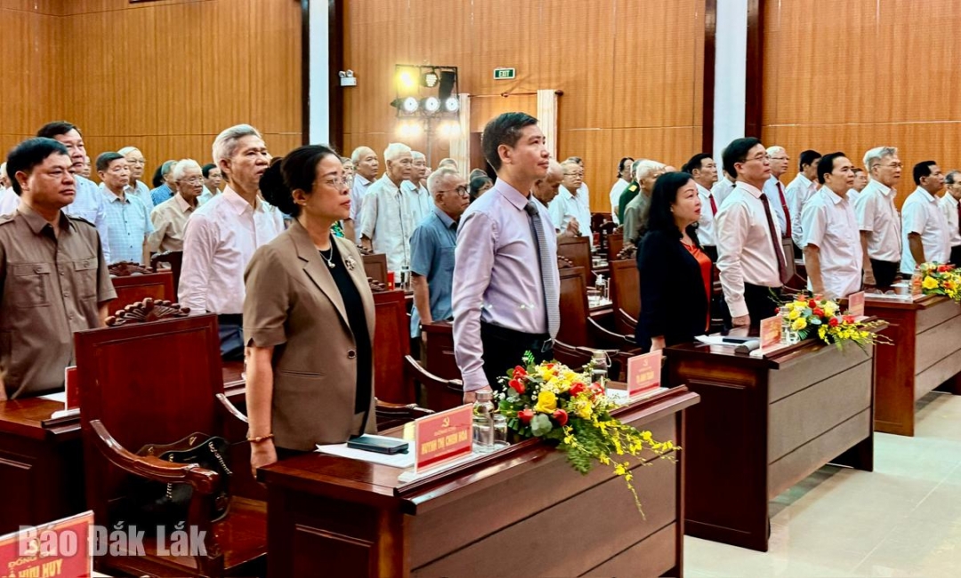 Lãnh đạo tỉnh qua các thời kỳ thực hiện nghi thức chào cờ