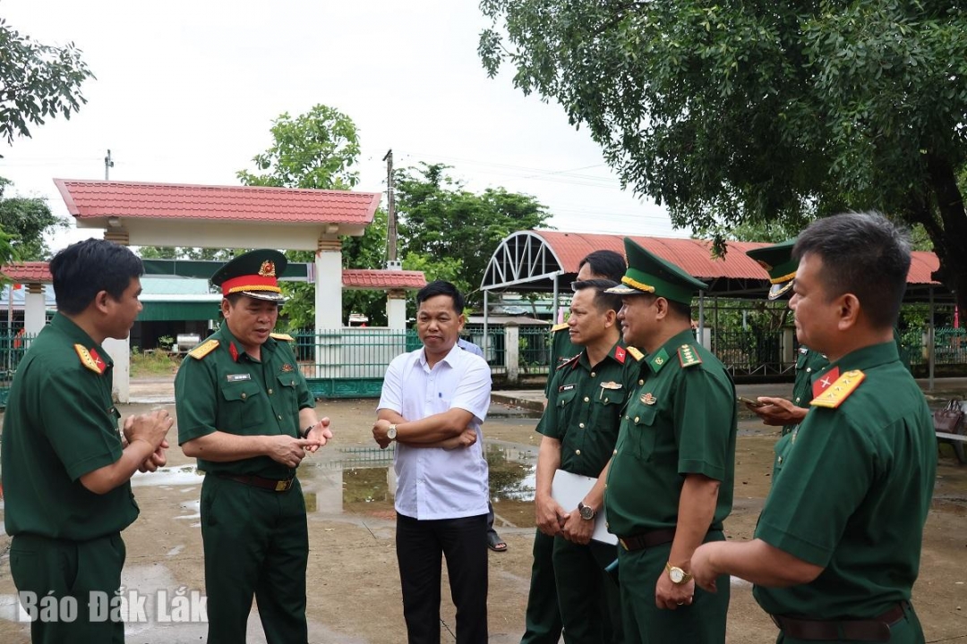 Đoàn khảo sát thực tế tại xã Ia Lốp. 
