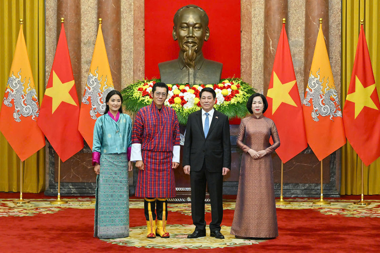 Chủ tịch nước Lương Cường và phu nhân cùng Quốc vương Bhutan và Hoàng hậu. Ảnh: THỦY NGUYÊN