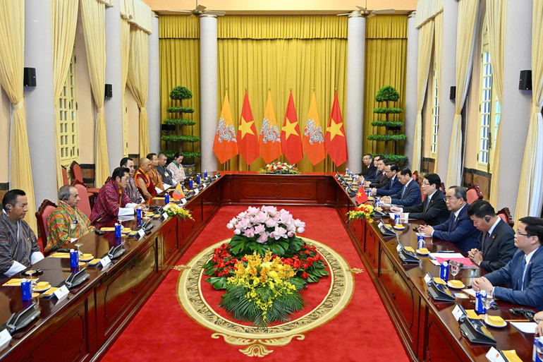 Chủ tịch nước Lương Cường hội đàm Quốc vương Bhutan Jigme Khesar Namgyel Wangchuck. Ảnh: THỦY NGUYÊN
