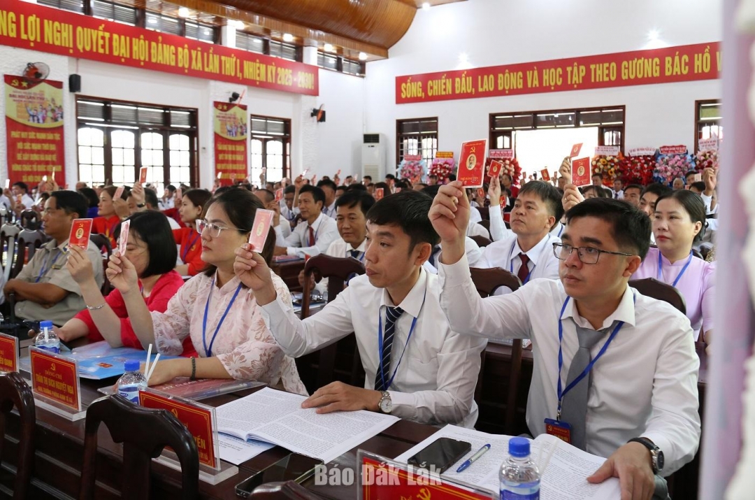 Biểu quyết thông qua các chỉ tiêu Nghị quyết