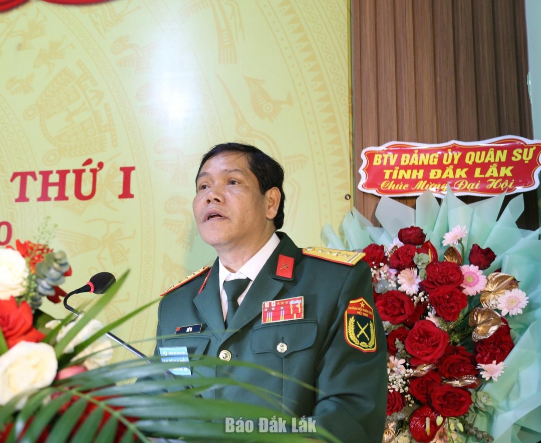 Đồng chí Niê Ta, Ủy viên Ban thường vụ Tỉnh ủy, Chỉ huy trưởng Bộ chỉ huy Quân sự tỉnh phát biểu chỉ đạo đại hội