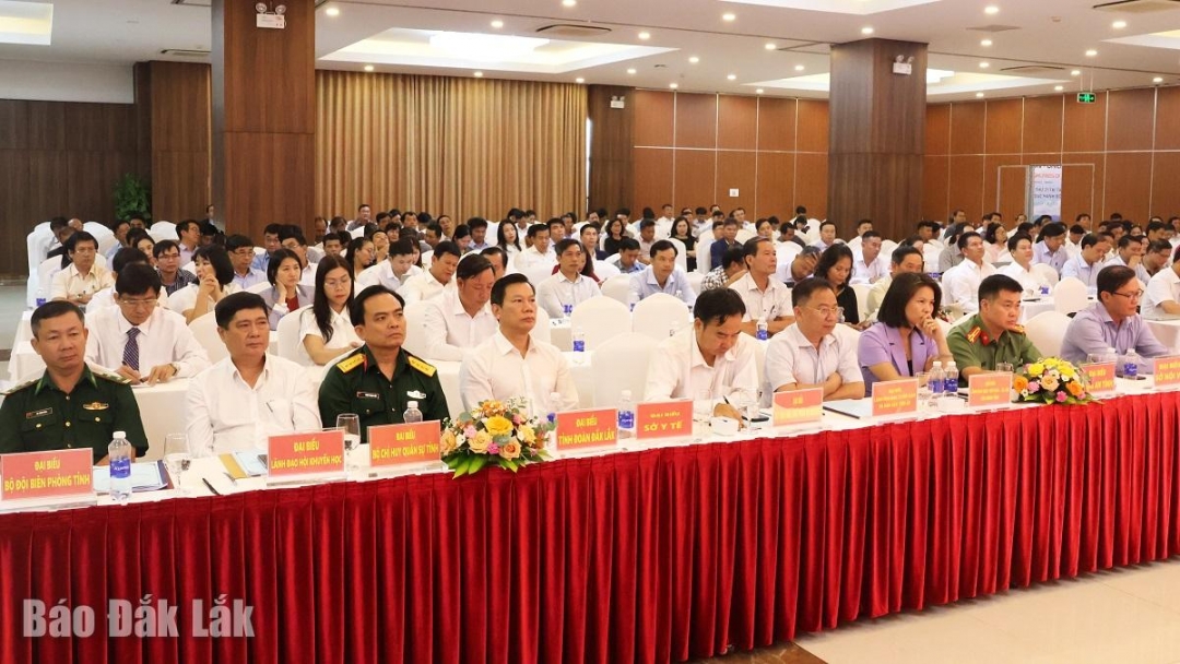 Các đại biểu tham dự hội nghị.
