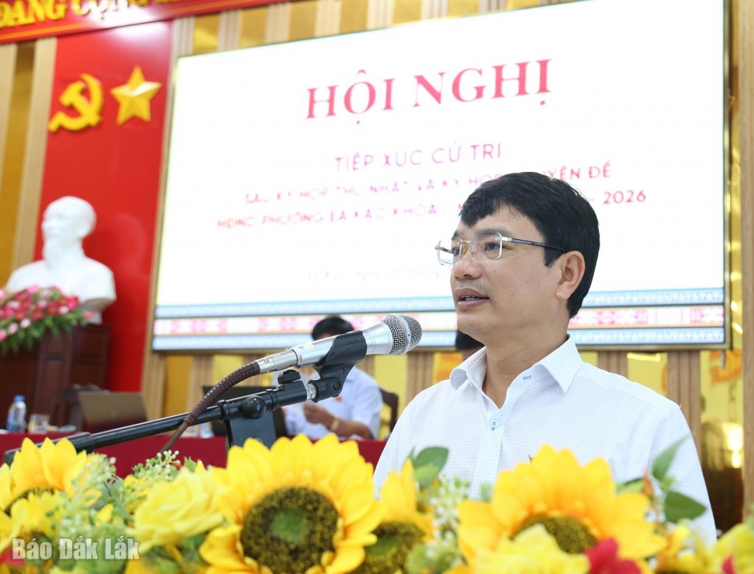 Bí thư Đảng ủy, Chủ tịch HĐND phường Ea Kao phát biểu tại hội nghị