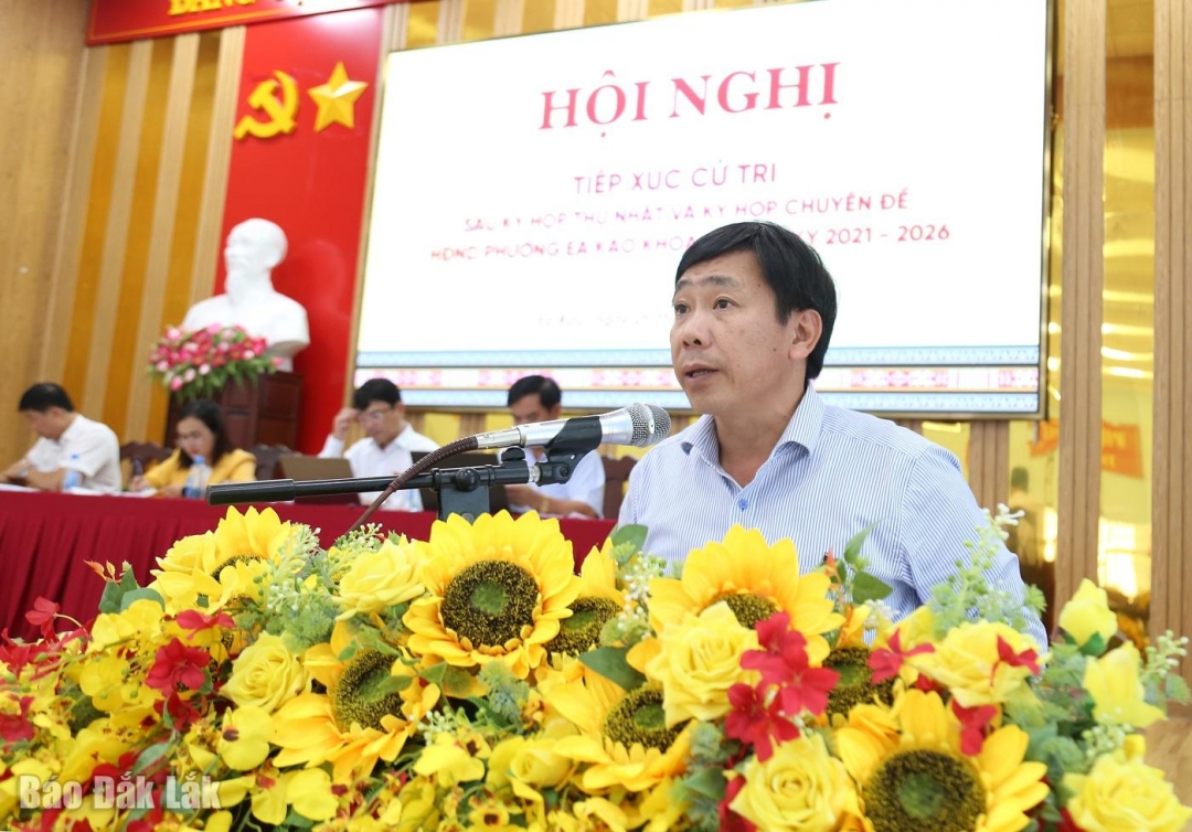 Chủ tịch UBND phường Ea Kao Lê Đại Thắng trả lời các kiến nghị của cử tri