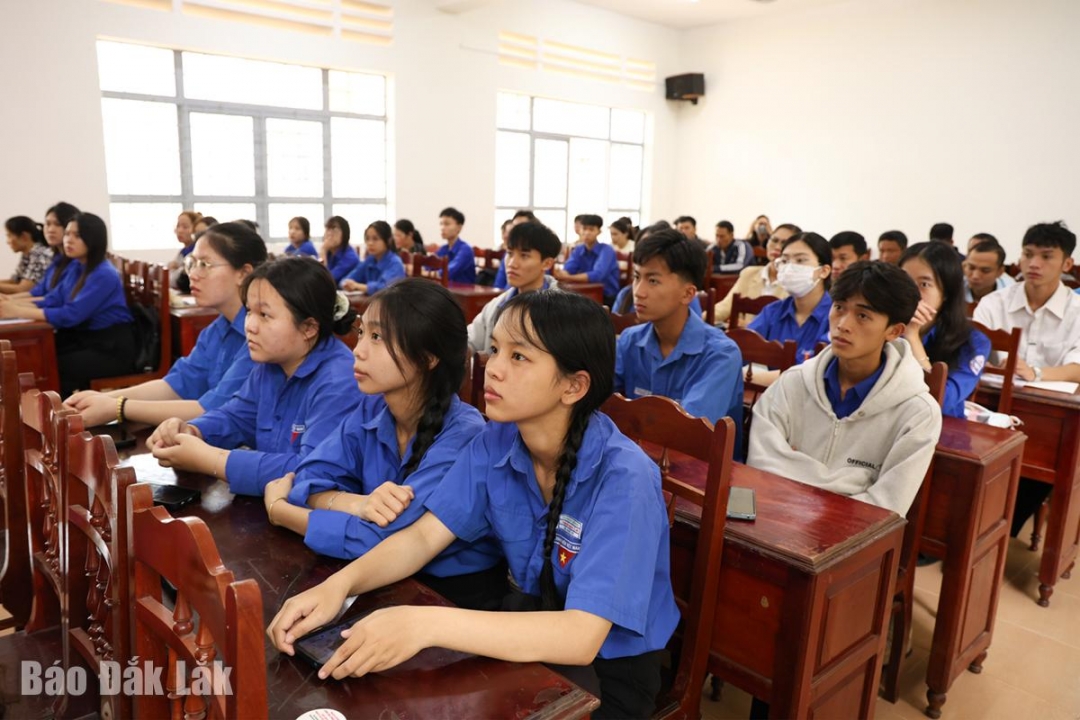 Học viên tham gia lớp bồi dưỡng lý luận chính trị.