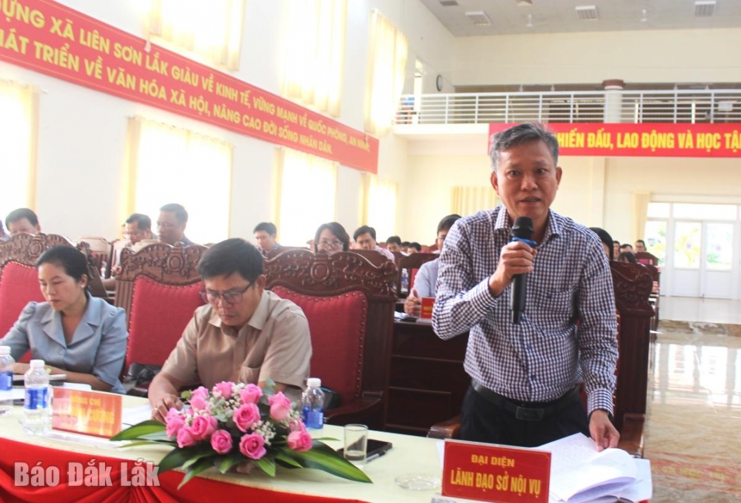 Phó Giám đốc Sở Nội vụ Lê Tấn Đễ thông tin về một số nội dung liên quan.