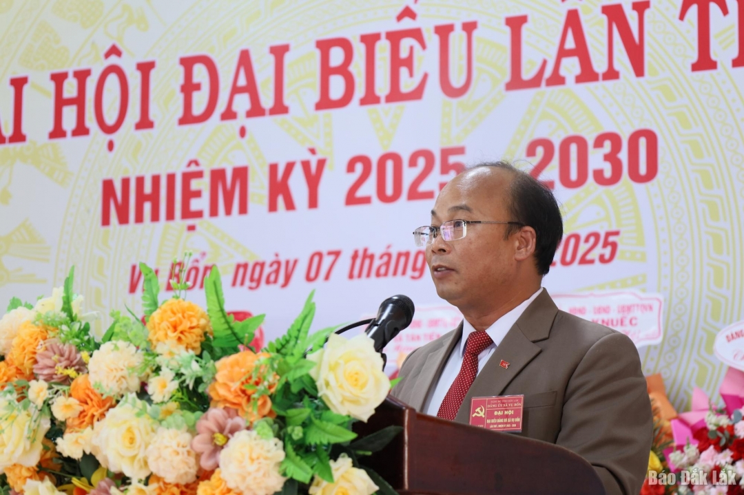 Bí thư Đảng ủy xã Vụ Bổn Y Klôk Byă phát biểu khai mạc đại hội.