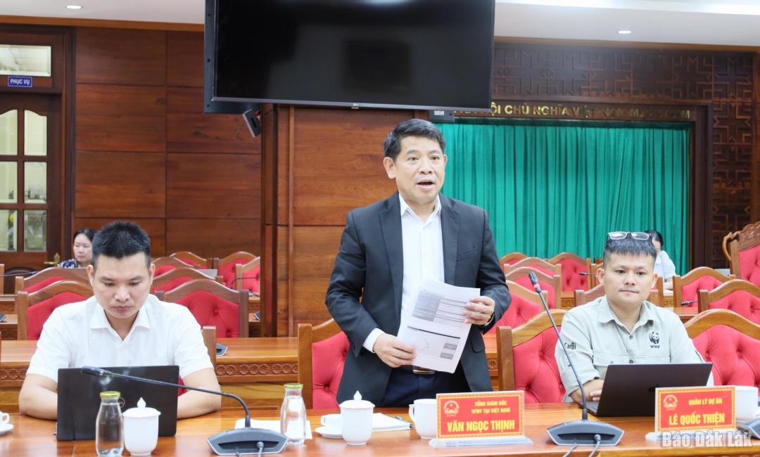 Ông Văn Ngọc Thịnh, Tổng Giám đốc WWF tại Việt Nam thông tin nội dung làm việc.