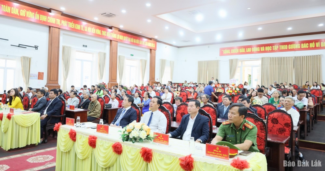 Các đại biểu tham dự.