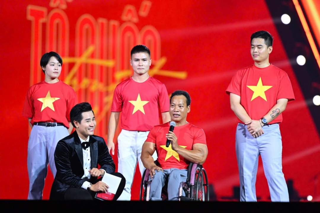 Các gương mặt thể thao nổi tiếng của Việt Nam cũng góp mặt trong các concert quốc gia. Trong ảnh: Xạ thủ Phạm Quang Huy, cầu thủ Quang Hải, kình ngư Ánh Viên, lực sĩ cử tạ khuyết tật Lê Văn Công tham gia concert quốc gia “Tổ quốc trong tim”. Ảnh: Báo Nhân Dân.