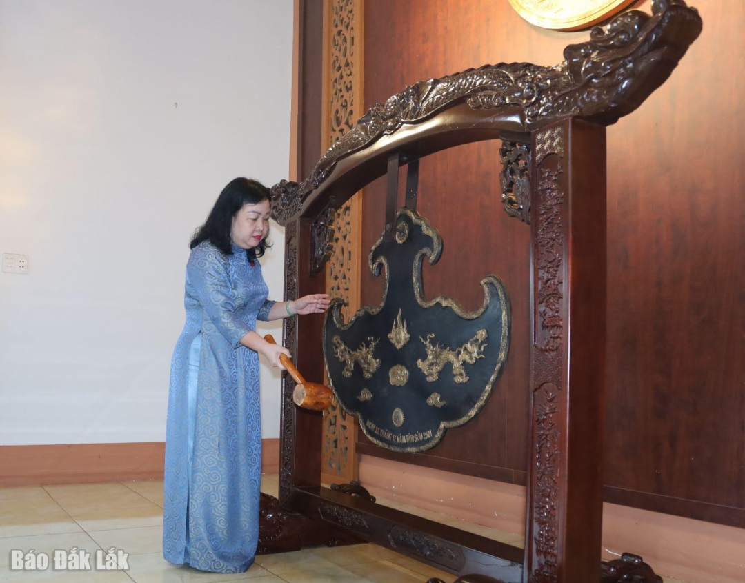 Cao Thị Hòa An, Phó Bí thư Thường trực Tỉnh ủy, Chủ tịch HĐND tỉnh thỉnh khánh.