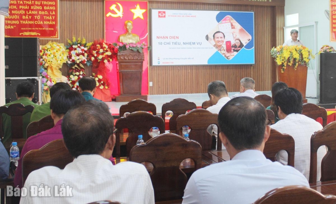 Tấp huấn chuyển đổi số cho cán bộ, công chức và trưởng thôn