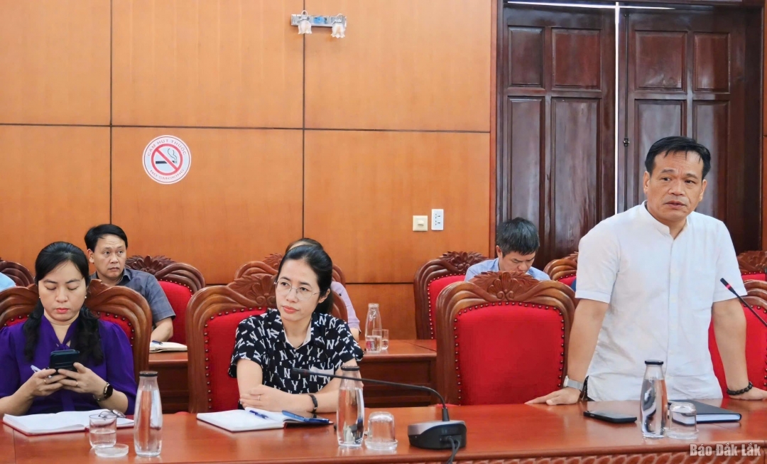 Giám đốc VOV Tây Nguyên Lê Hải Sơn tham gia ý kiến tại hội nghị giao ban.