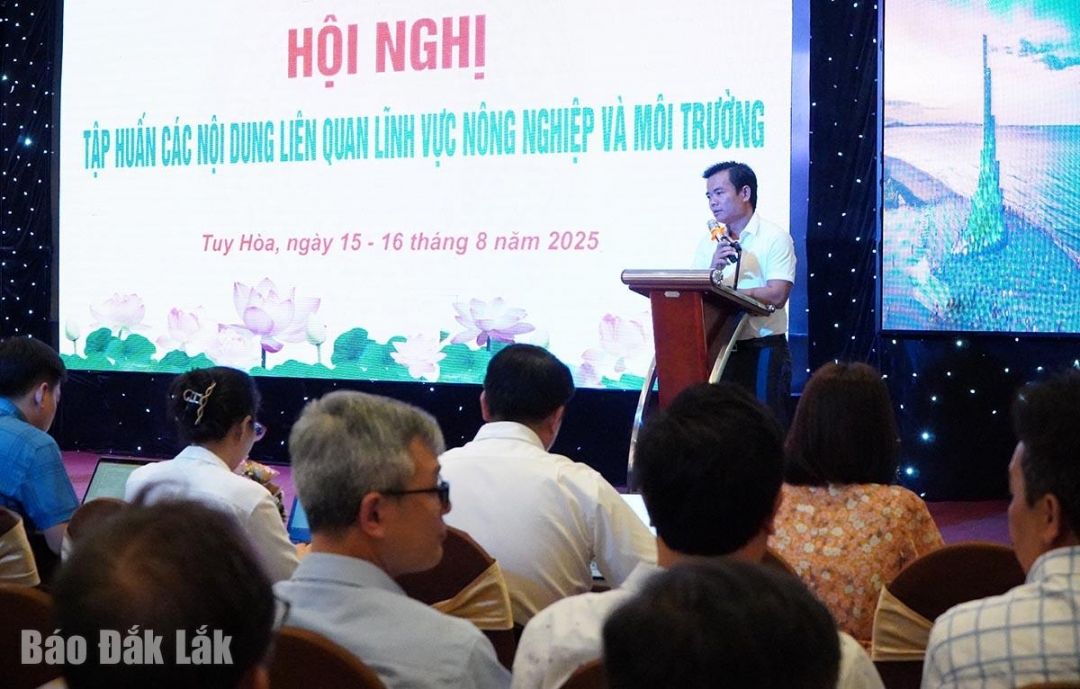 Ông Nguyễn Thái Hòa, Phó giám đốc Sở Nông nghiệp và Môi trường tỉnh phát biểu tại hội nghị