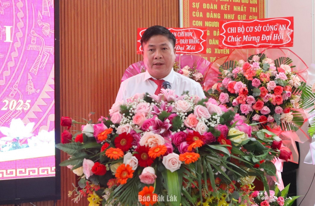 Tỉnh ủy viên, Phó Trưởng Ban Thường trực Ban Tuyên giáo và Dân vận Tỉnh ủy Hồ Văn Mười phát biểu tại đại hội