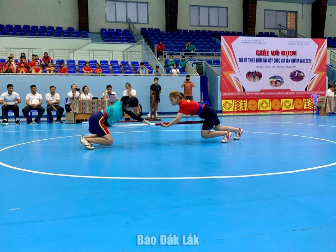 Các vận động viên nữ thi đấu vòng loại.