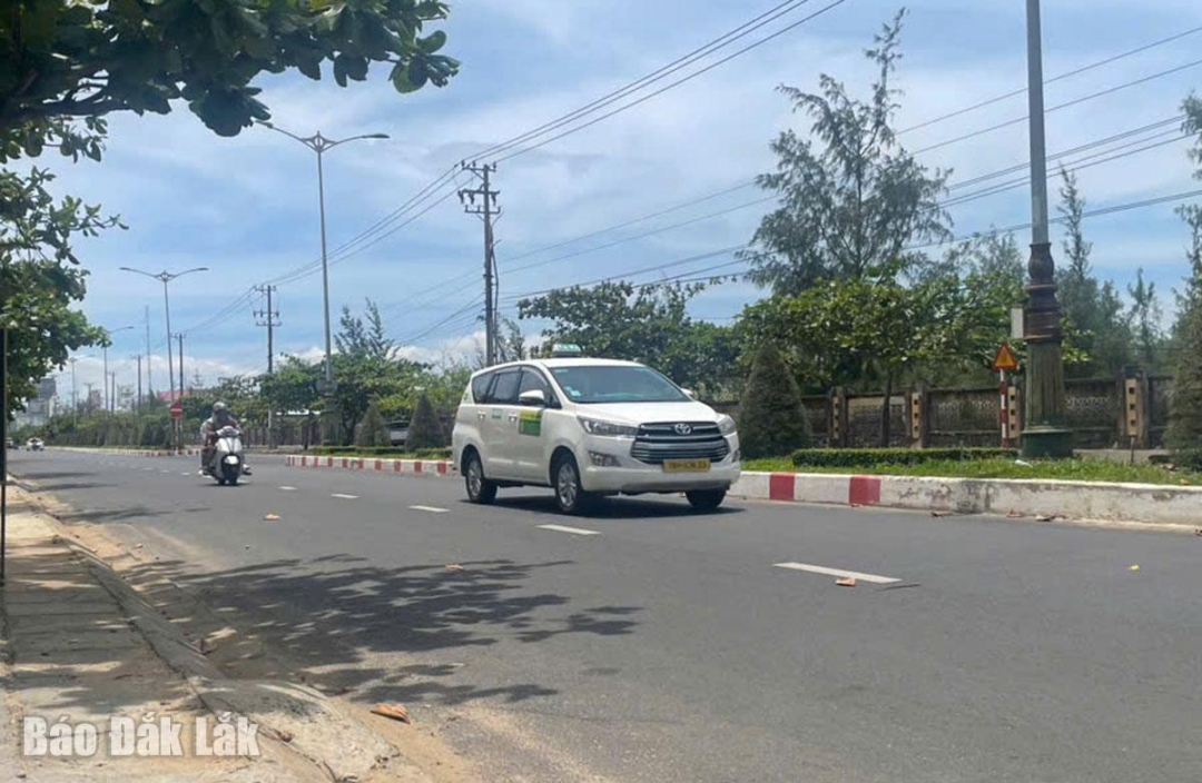 Xe taxi hoạt động trên địa bàn phường Bình Kiến. Ảnh minh họa