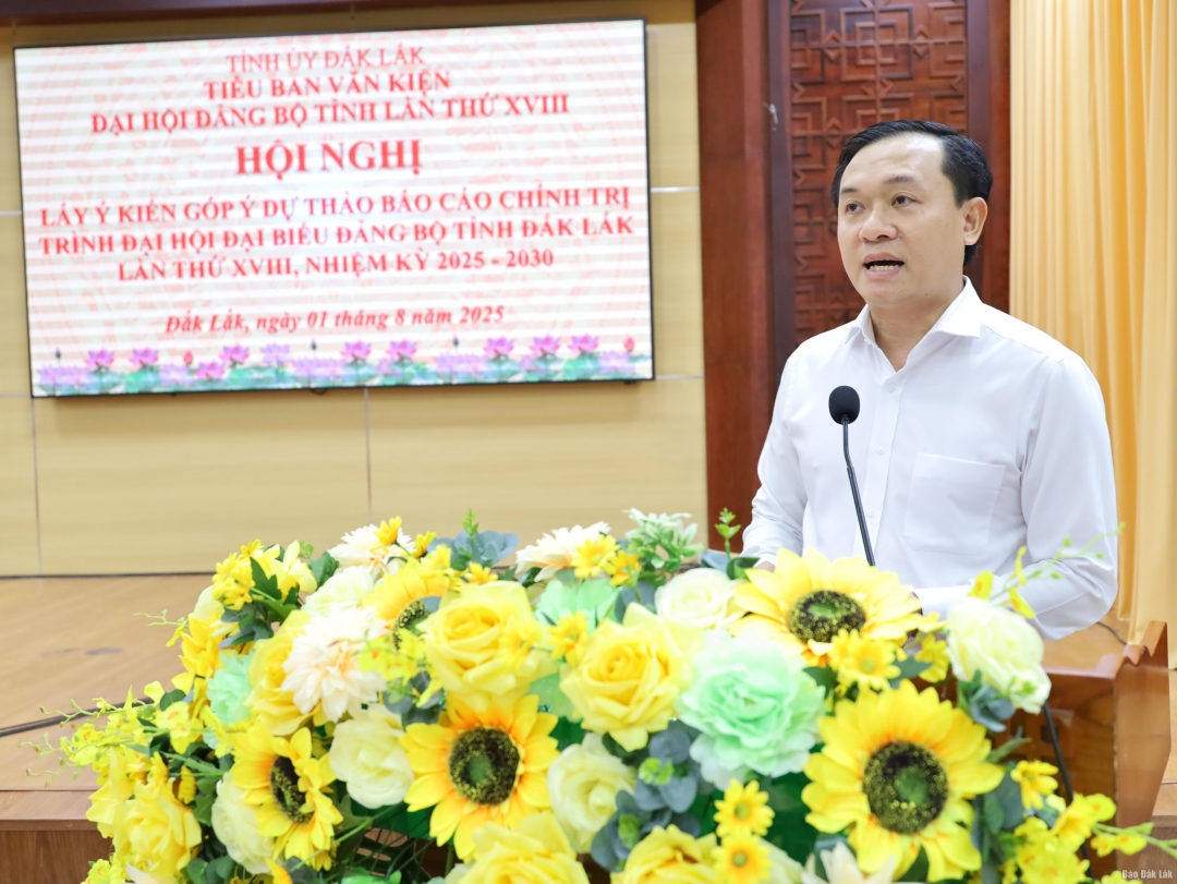 tham luận tại hội nghị.