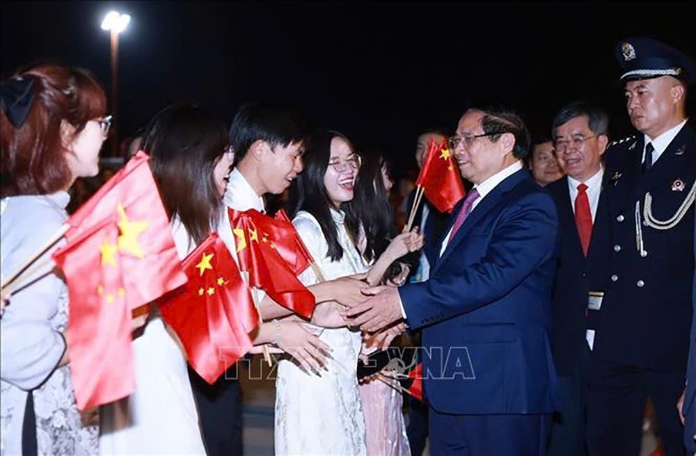 Lễ đón Thủ tướng Phạm Minh Chính đến Thiên Tân, bắt đầu chuyến tham dự Hội 