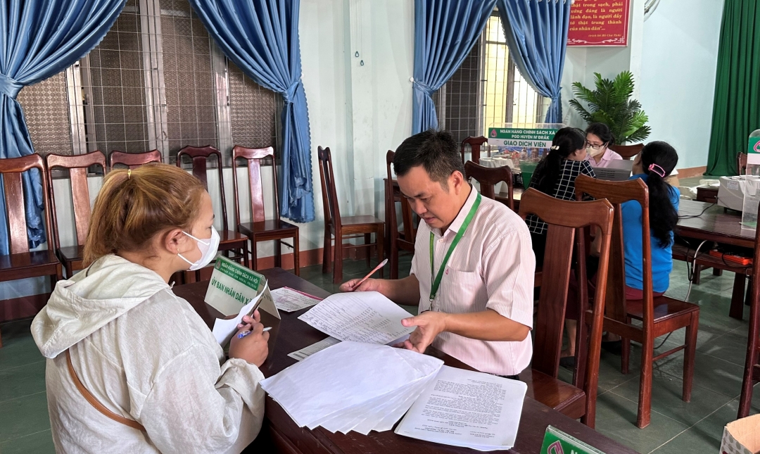 Điểm giao dịch của Ngân hàng Chính sách xã hội huyện MDrắk tại xã Krông Jing.
