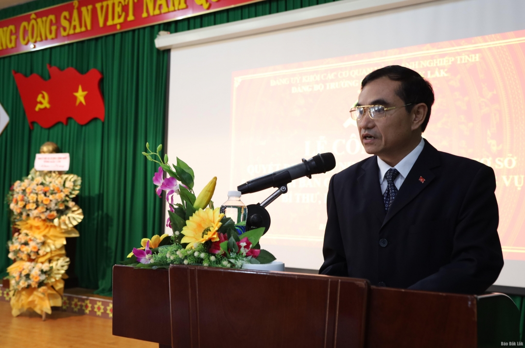 đồng chí Trần Quang Tân, Phó Bí thư Đảng ủy Khối các cơ quan và doanh nghiệp tỉnh phát biểu chỉ đạo buổi Lễ.