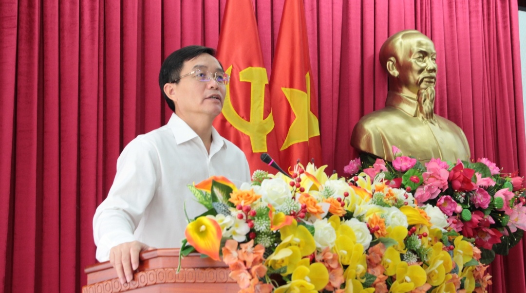 Ủy viên Trung ương Đảng, Bí thư Tỉnh ủy Nguyễn Đình Trung phát biểu tại buổi lễ.