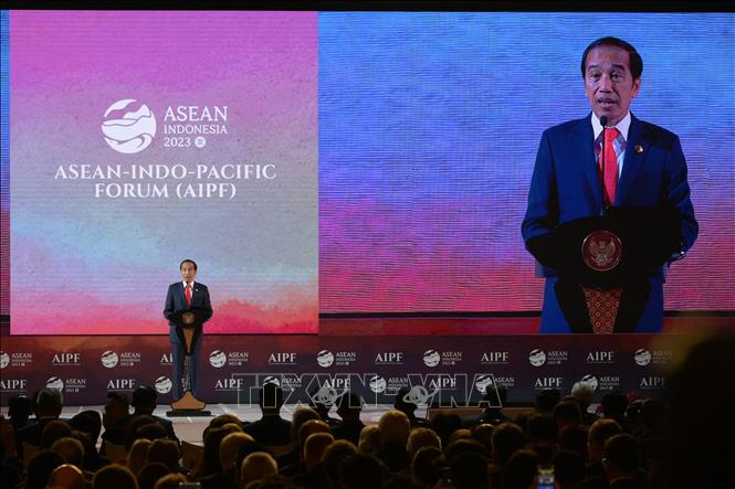 Tổng thống Indonesia Joko Widodo phát biểu tại Hội nghị Cấp cao ASEAN lần thứ 43 ở Jakarta ngày 5/9/2023. Ảnh: AFP/TTXVN