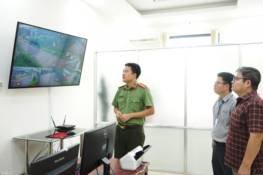 Giám sát an ninh trật tự qua hệ thống camera ở huyện Cư Mgar