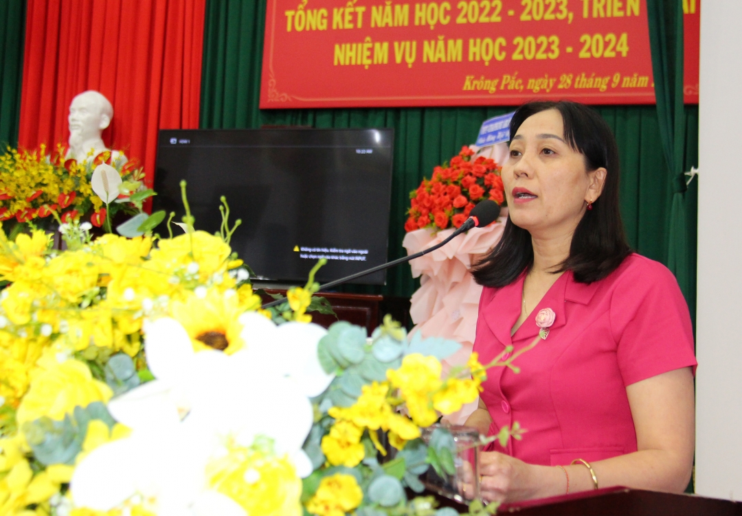 Phó Chủ tịch UBND huyện Krông Pắc Nguyễn Thị Kim Oanh phát biểu tại hội nghị.