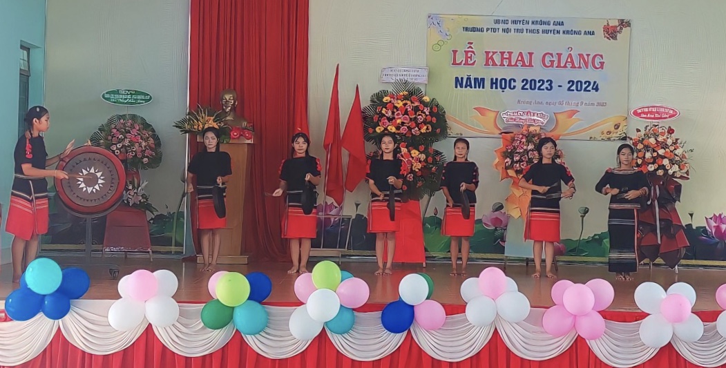 Tiết mục văn nghệ do học sinh 