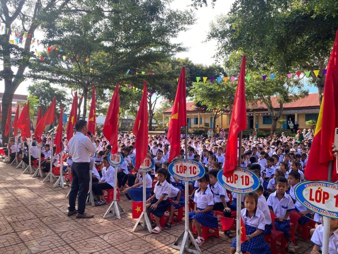 Học sinh trường Tiểu học Phạm Hồng Thái nô nức trong ngày hội tựu trường.