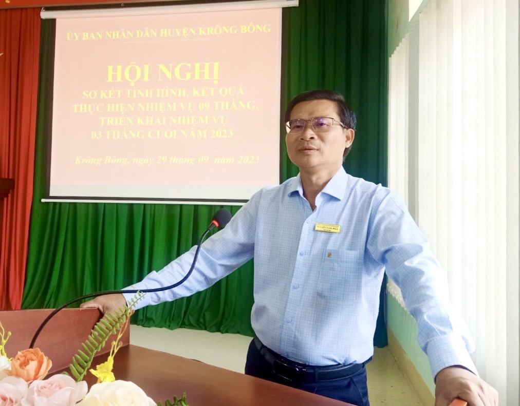 Phó Chủ tịch UBND huyện Nguyễn Ngọc Pháp phát biểu tại hội nghị,