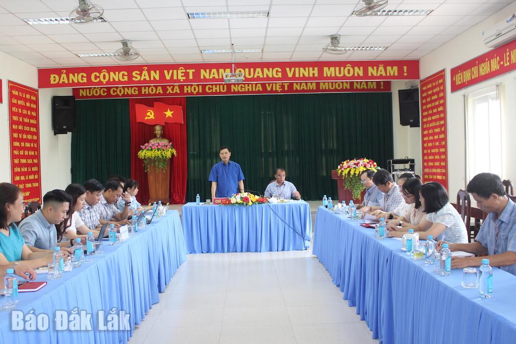 Quang cảnh buổi làm việc.