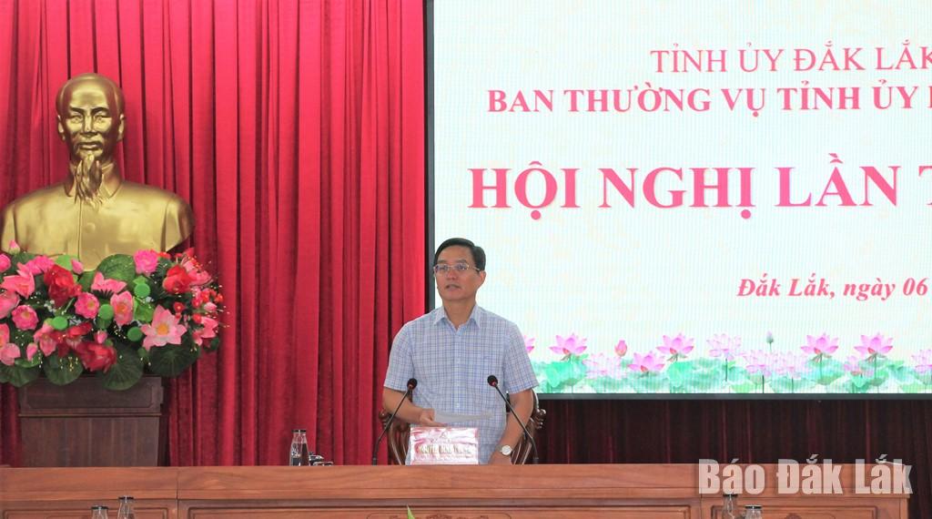 Ủy viên Trung ương Đảng, Bí thư Tỉnh ủy Nguyễn Đình Trung phát biểu tại hội nghị. 