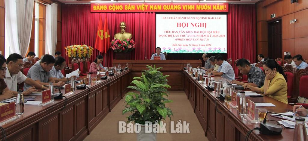 Các đại biểu tham dự hội nghị.