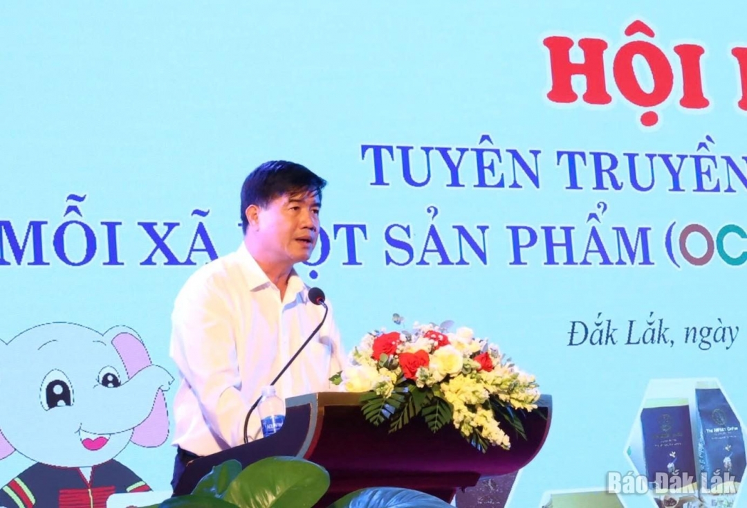 Phó chủ tịch UBND tỉnh Nguyễn Thiên Văn phát biểu tại hội nghị.