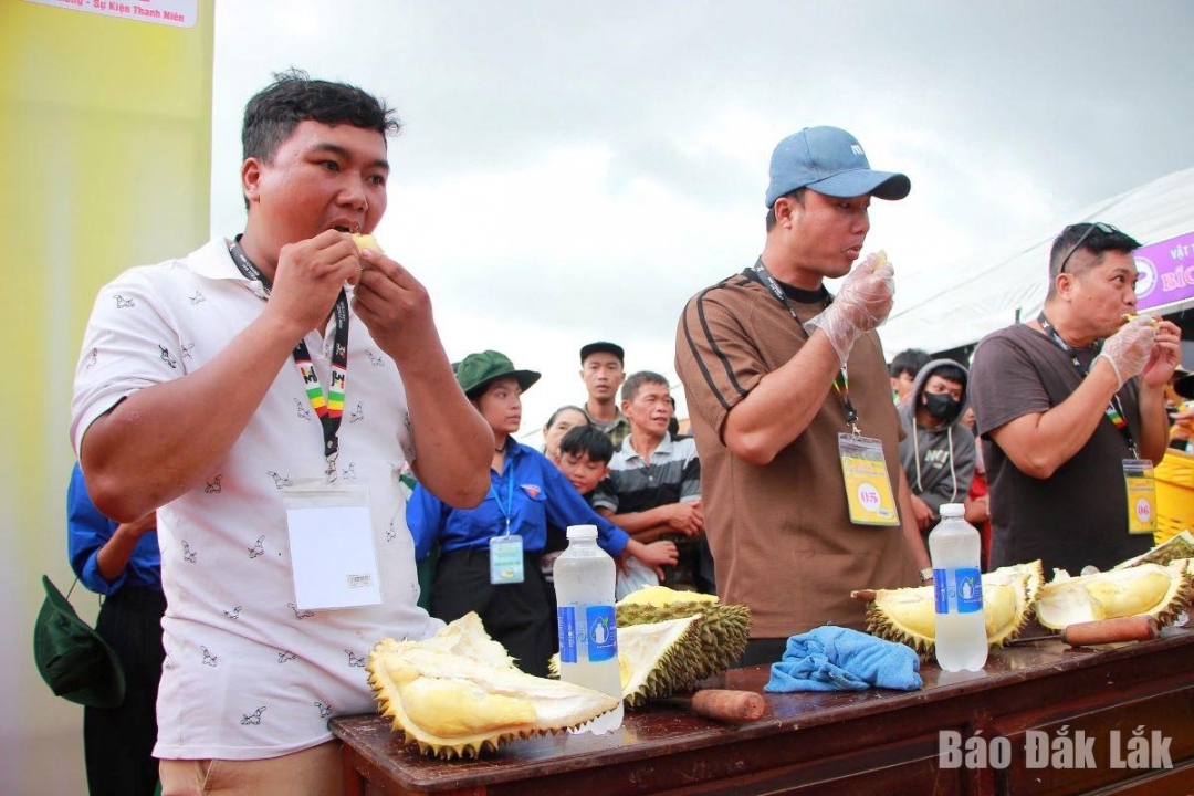 Các thí sinh hào hứng tham gia cuộc thi.