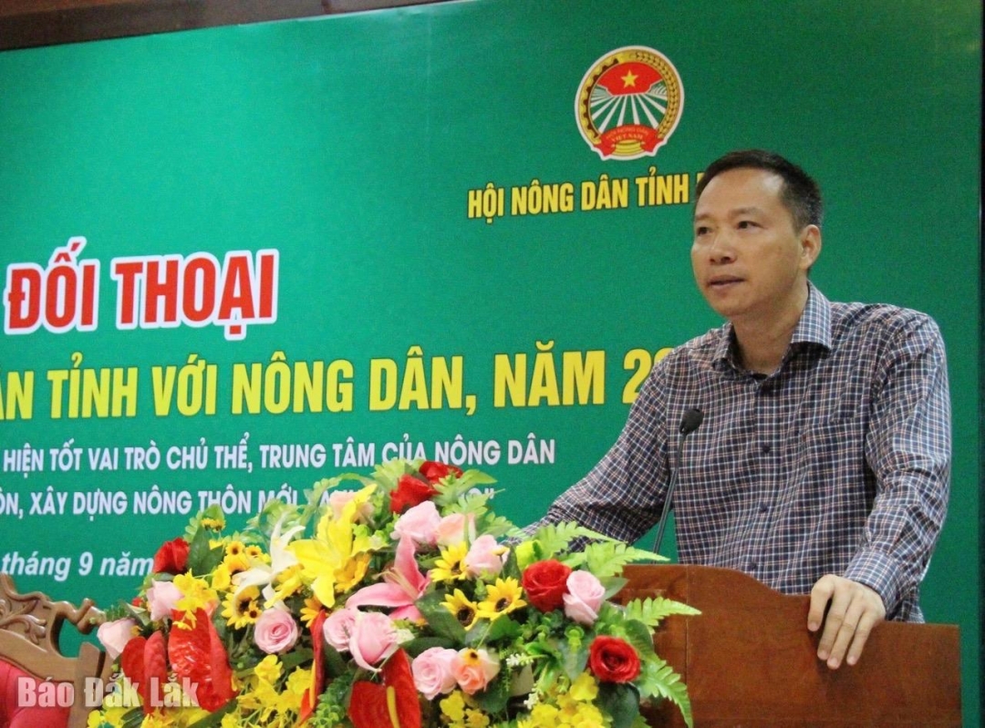 Đại diện Ngân hàng Nhà nước chi nhánh Đắk Lắk giải đáp một số kiến nghị của hội viên nông dân.