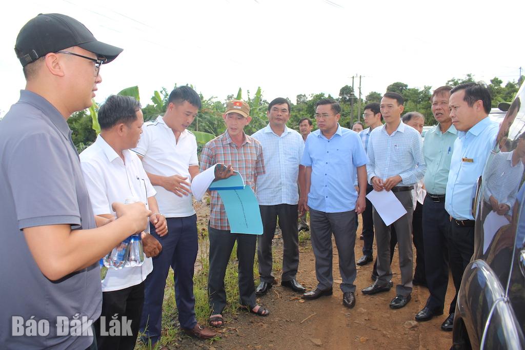 Đoàn công tác kiểm tra việc khắc phục hậu quả của các chủ dự án điện gió.