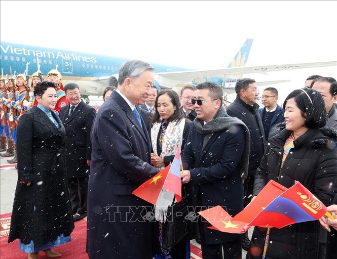 Lễ đón Tổng Bí thư, Chủ tịch nước Tô Lâm tại sân bay Thành Cát Tư Hãn (Chinggis Khaan International Airport) ở Thủ đô Ulan Bator. Ảnh: Trí Dũng/TTXVN