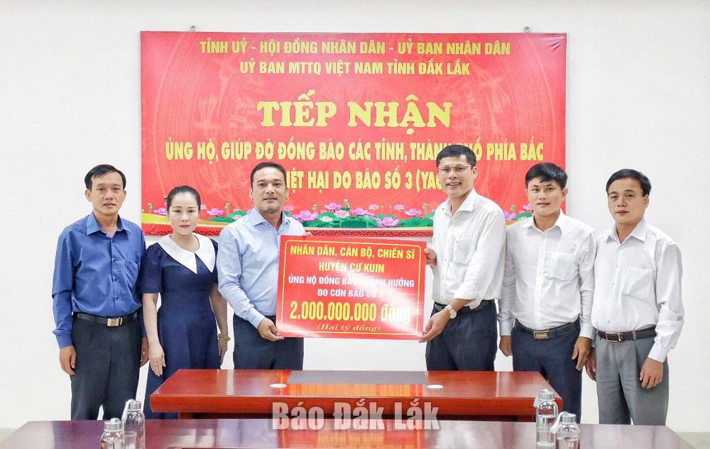 Phó Bí thư Thường trực Huyện ủy Cư Kuin Trần Văn Quế