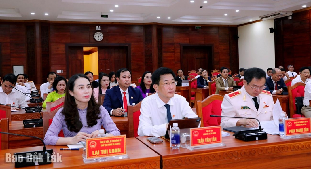 Đại biểu tham gia buổi thảo luận Tổ.